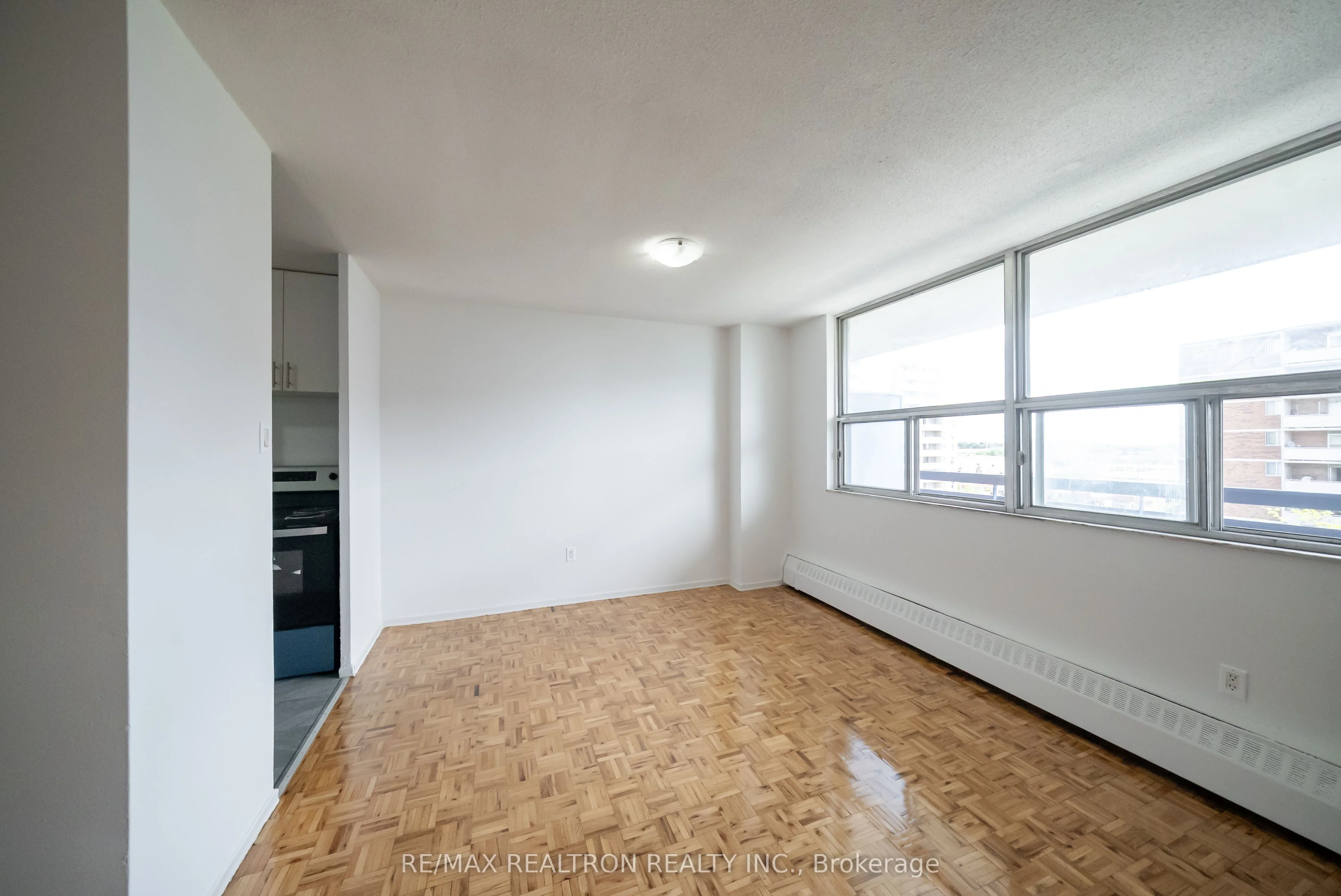 5 Glamorgan Avenue 712, Toronto E04, ON M1P 4P1