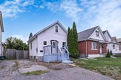 104 Park Road S, Oshawa, ON L1J 4G9
