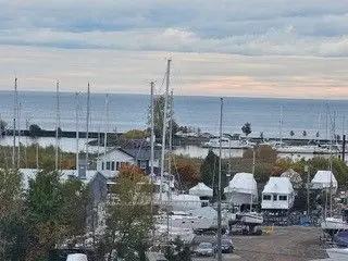 Condo Apartment in Whitby