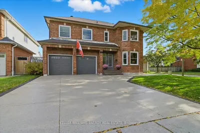 Detached in Whitby