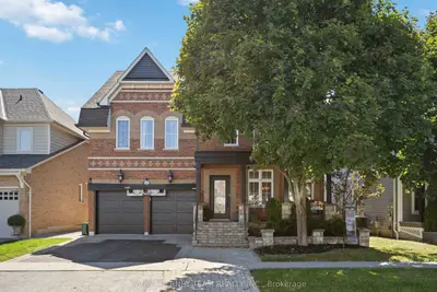 Detached in Whitby