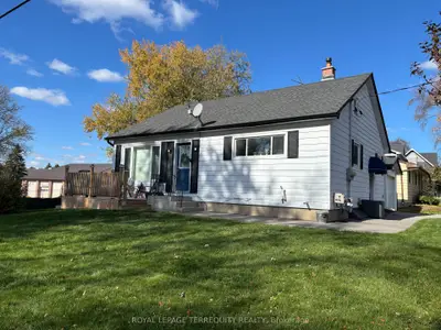 Detached in Scugog