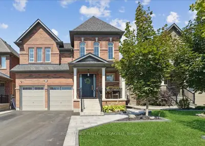 Detached in Whitby