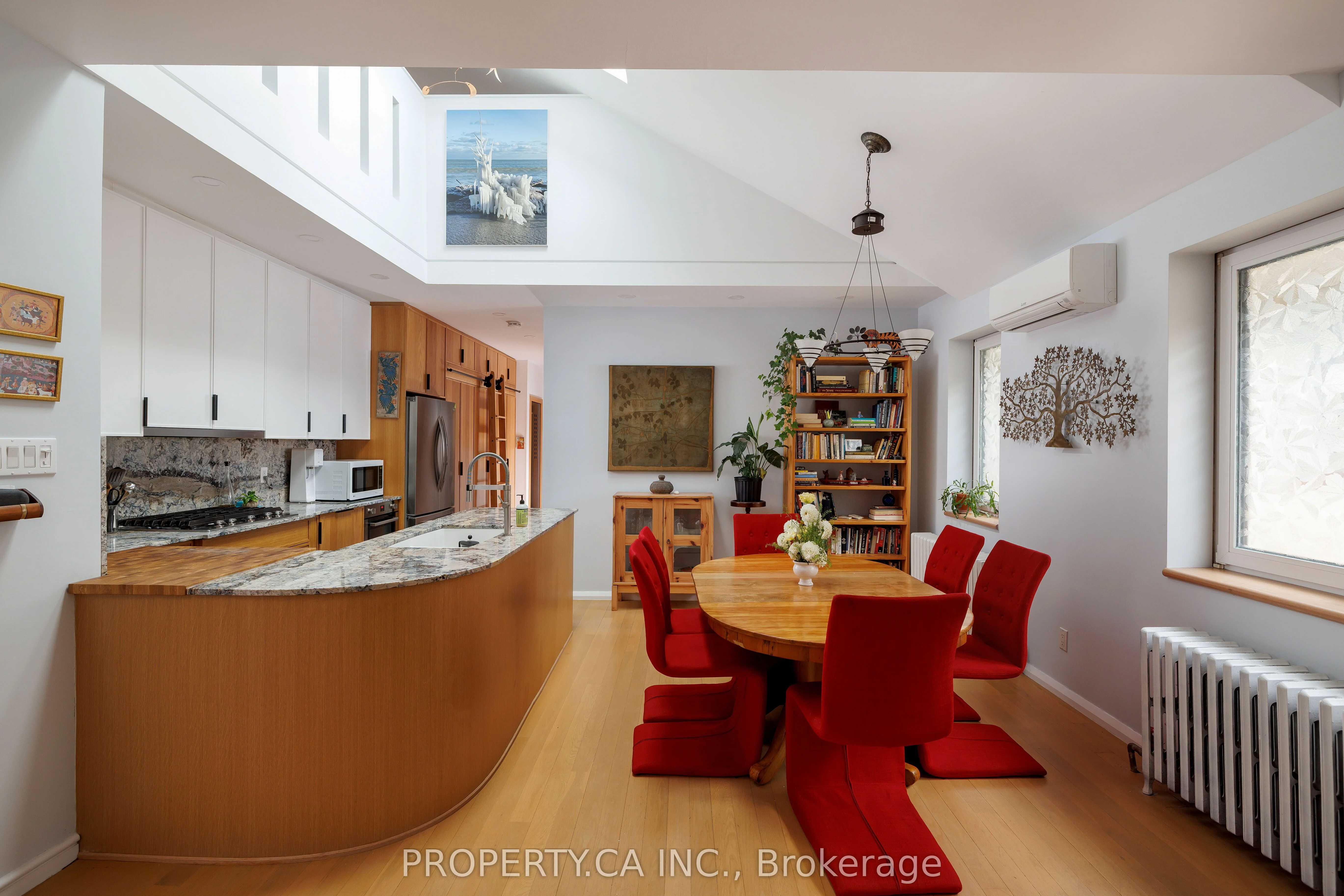 52 Wineva Avenue Upper, Toronto E02, ON M4E 2T2