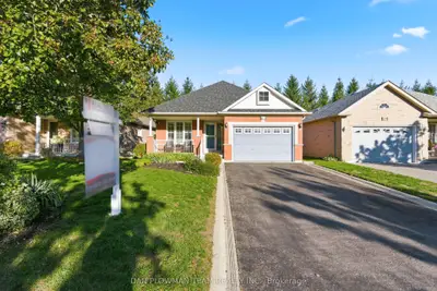 Detached in Whitby