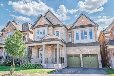 Detached in Whitby