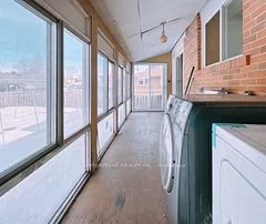 9 Oakmeadow Boulevard Apt 1, Toronto, On M1e 4g2