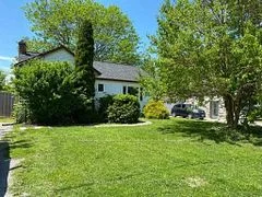 1018 Hortop Street B, Oshawa, ON L1G 4P5