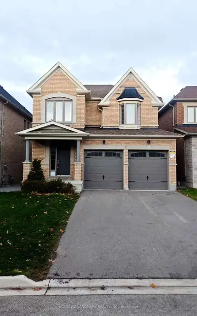 Detached in Whitby