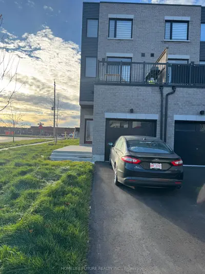 Att/Row/Townhouse in Ajax