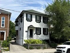 118 Eastwood Road 4, Toronto E02, ON M4L 2C9