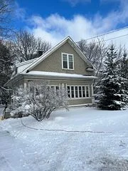 688 King Street W, Oshawa, ON L1J 2L3