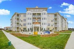 50 LAKEBREEZE Drive E 121, Clarington, ON L1B 0V9