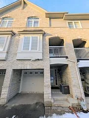 Att/Row/Townhouse in Ajax
