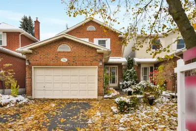 Detached in Whitby