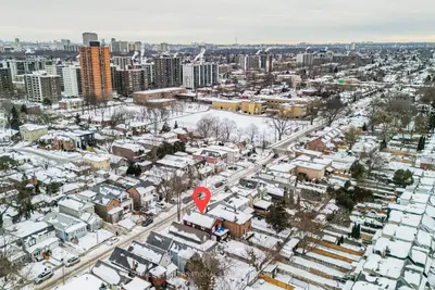 57 Westwood Avenue, Toronto, On M4k 2a7