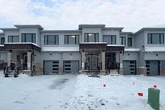 Att/Row/Townhouse in Oshawa