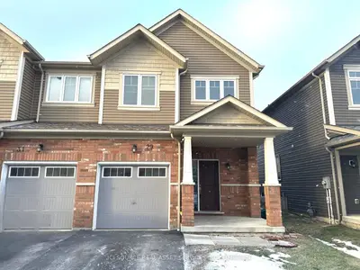 Att/Row/Townhouse in Oshawa