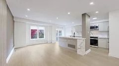 Att/Row/Townhouse in Whitby