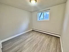4-323 Gibb Street, Oshawa, ON L1J 1Z1