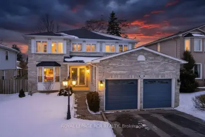 Detached in Whitby