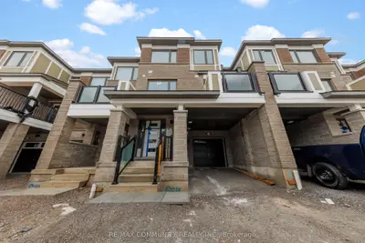 Att/Row/Townhouse in Pickering