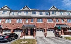 Att/Row/Townhouse in Oshawa
