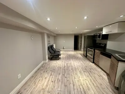Att/Row/Townhouse in Toronto