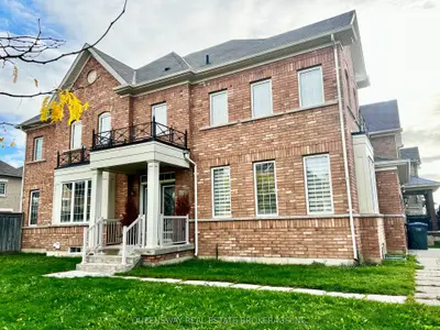 Detached in Whitby