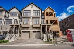 Att/Row/Townhouse in Oshawa