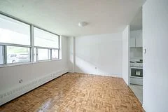 5 Glamorgan Avenue 810, Toronto E04, ON M1P 4P1