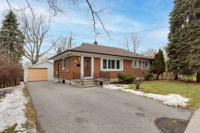Detached in Whitby