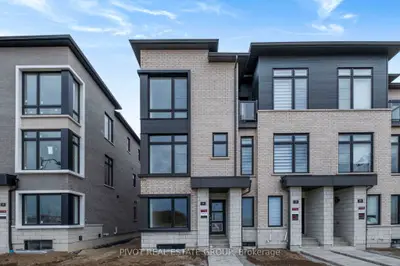 Att/Row/Townhouse in Whitby