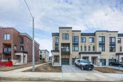 Att/Row/Townhouse in Toronto