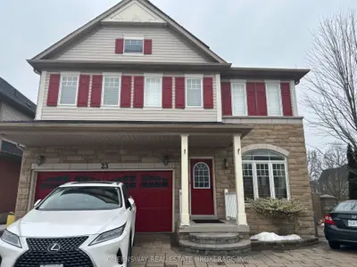 Detached in Whitby