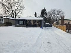 712 Annland Street, Pickering, On L1w 1b4