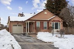 768 Apple Valley Lane, Oshawa, ON L1J 7R4