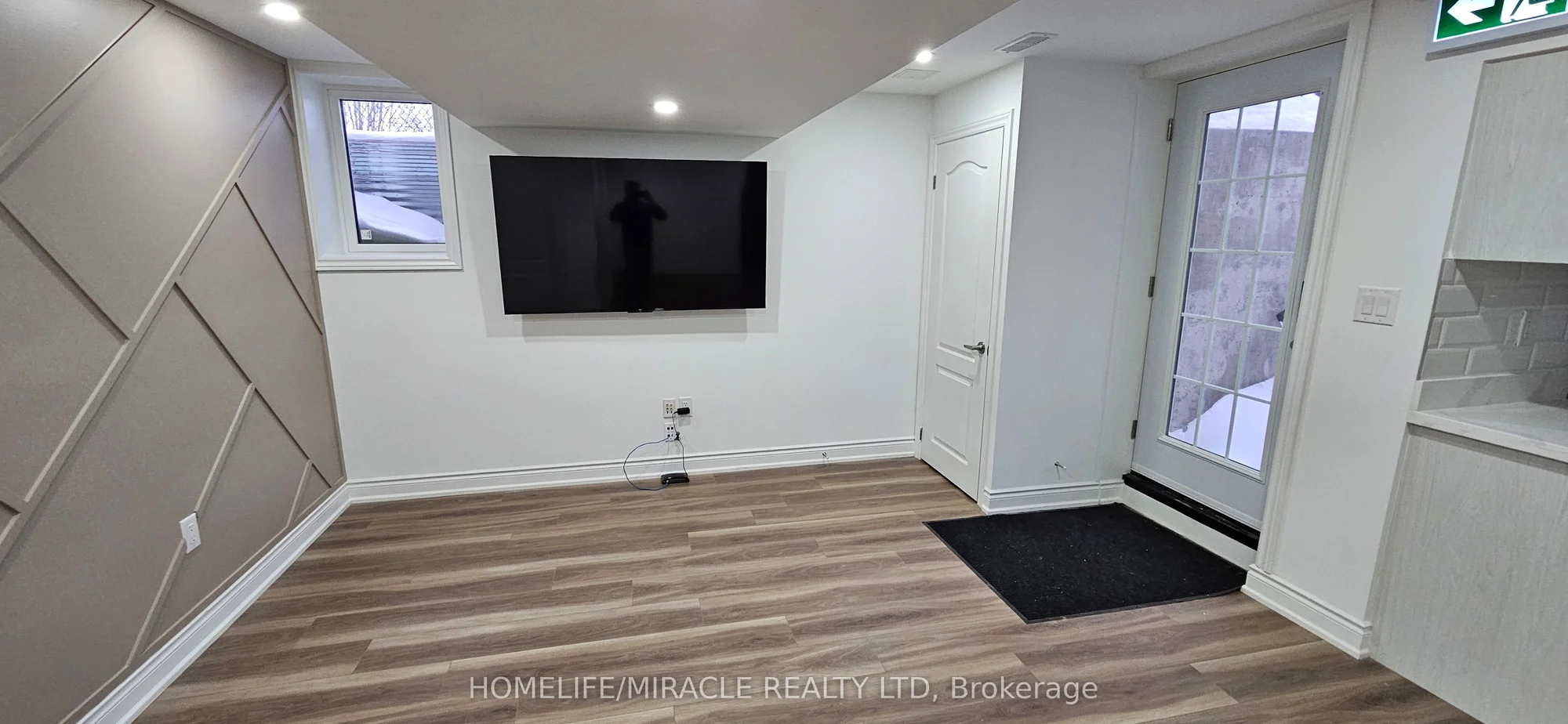 1183 ravenscroft Road bsmt, Ajax, ON L1T 4R8
