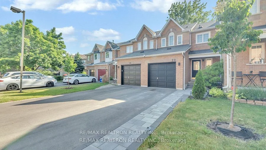 Condo Townhouse in Ajax