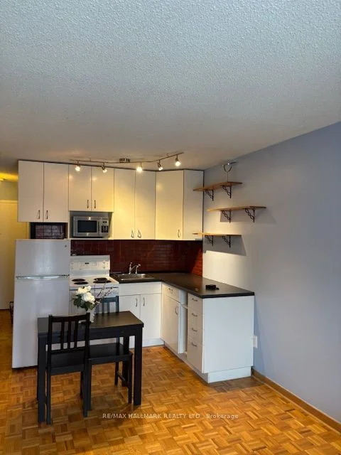 123 Woodbine Avenue 203, Toronto E02, ON M4L 3V8