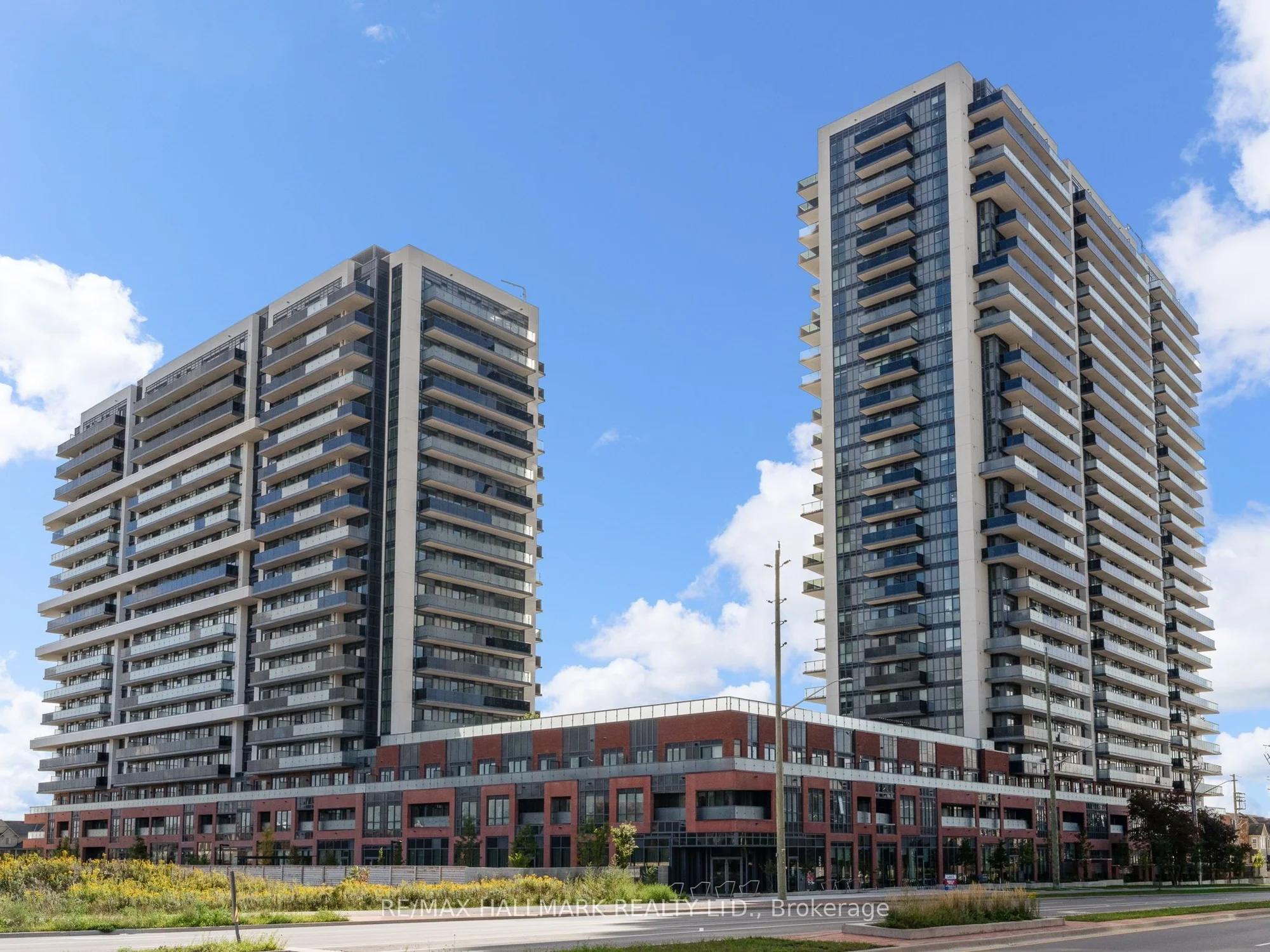 2545 Simcoe Street PH20, Oshawa, ON L1H 7K4