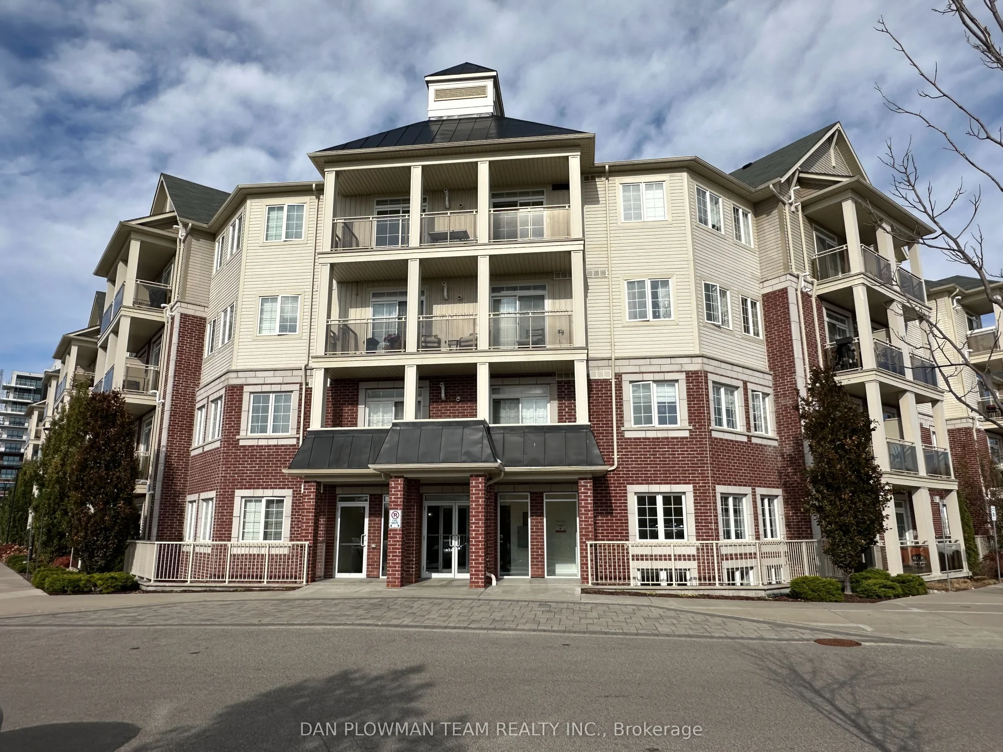 84 Aspen Springs Drive 320, Clarington, ON L1C 0V3