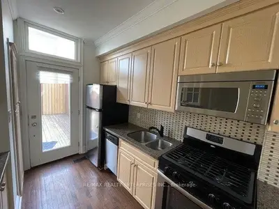 371 Woodbine Avenue Main, Toronto E02, ON M4L 3P7