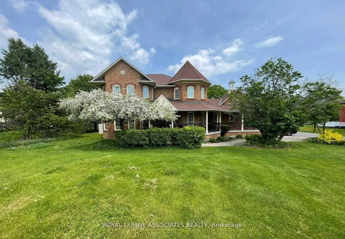 2377 Salem Road Main, Ajax, On L1z 1x4