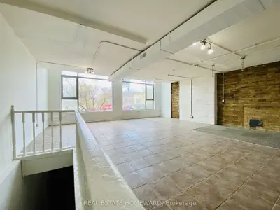 493a Danforth Avenue, Toronto, On M4k 1p5