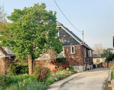 75 Binswood Avenue Basement, Toronto E03, On M4c 3n8