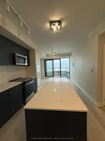 1606 Charles Street 1504, Whitby, ON L1N 0P1