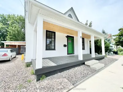 92 Nassau Street Main, Oshawa, On L1j 4a4