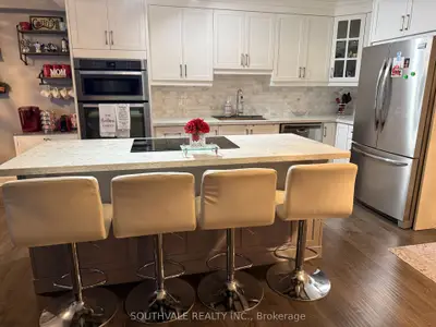 1210 Radom Street 601, Pickering, On L1w 2z3