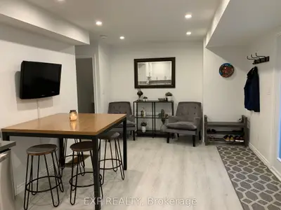 1031 Mary Street N Unit B, Oshawa, ON L1G 5G7